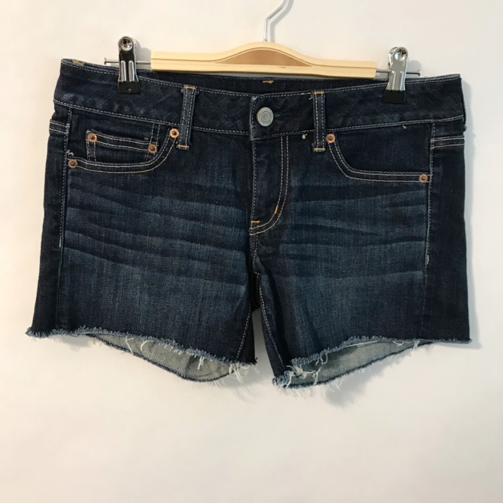 American Eagle Low Rise Distressed Stretch Denim Shorts Size 6 Frayed Hem